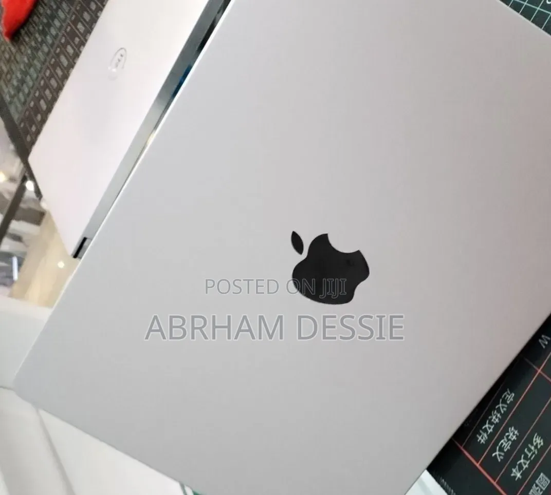 New Laptop Apple MacBook Pro 2025 M5 16GB Apple M5 SSD 512GB