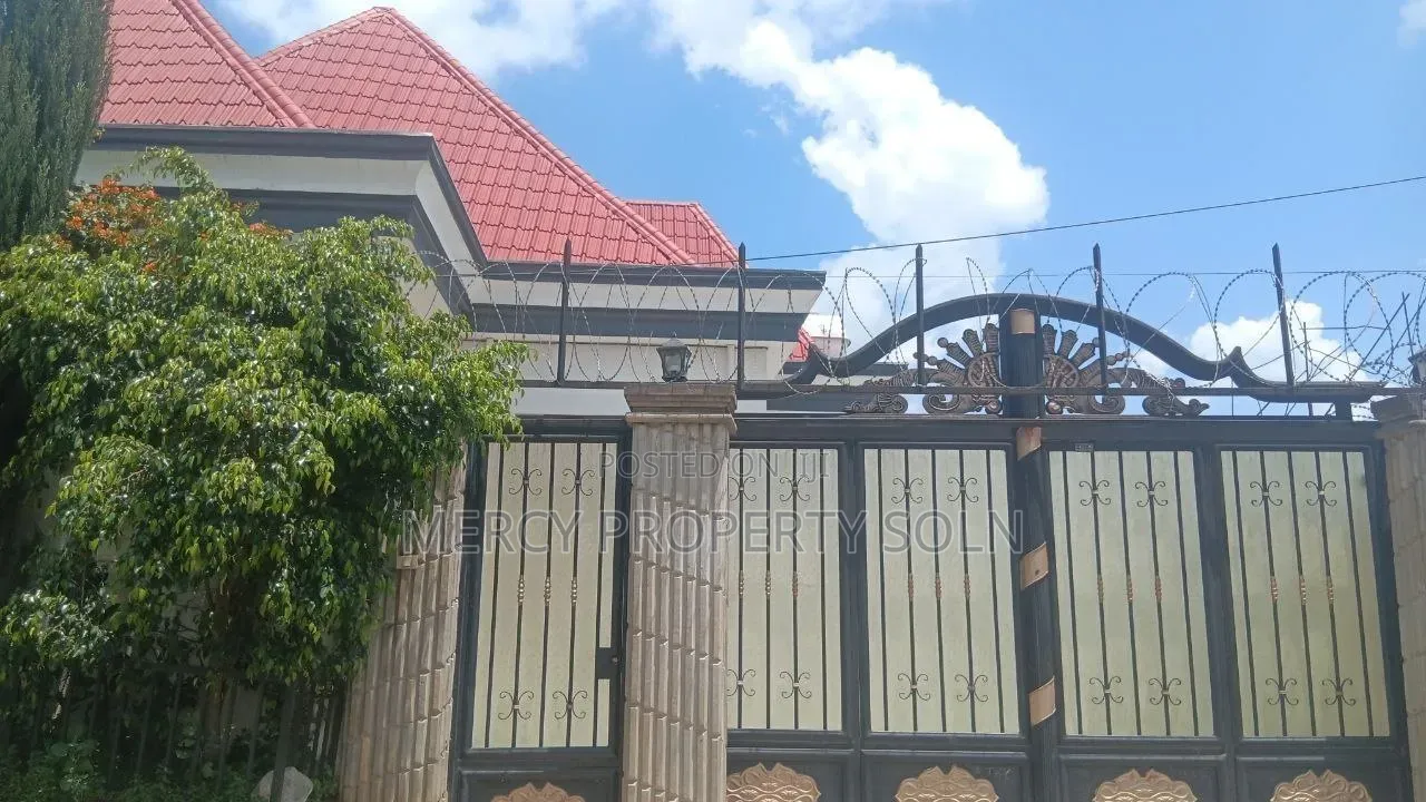 5bdrm Villa in Bole for sale