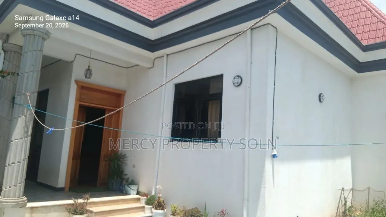 5bdrm Villa in Bole for sale