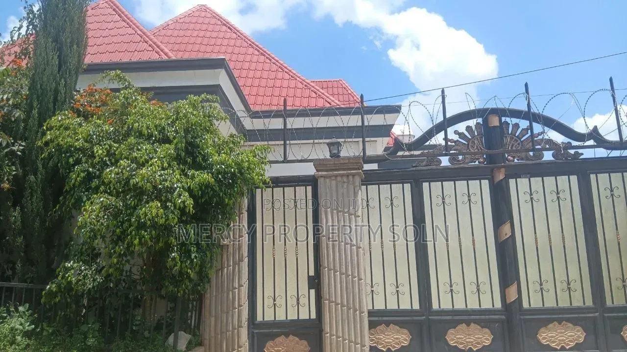 5bdrm Villa in Bole for sale