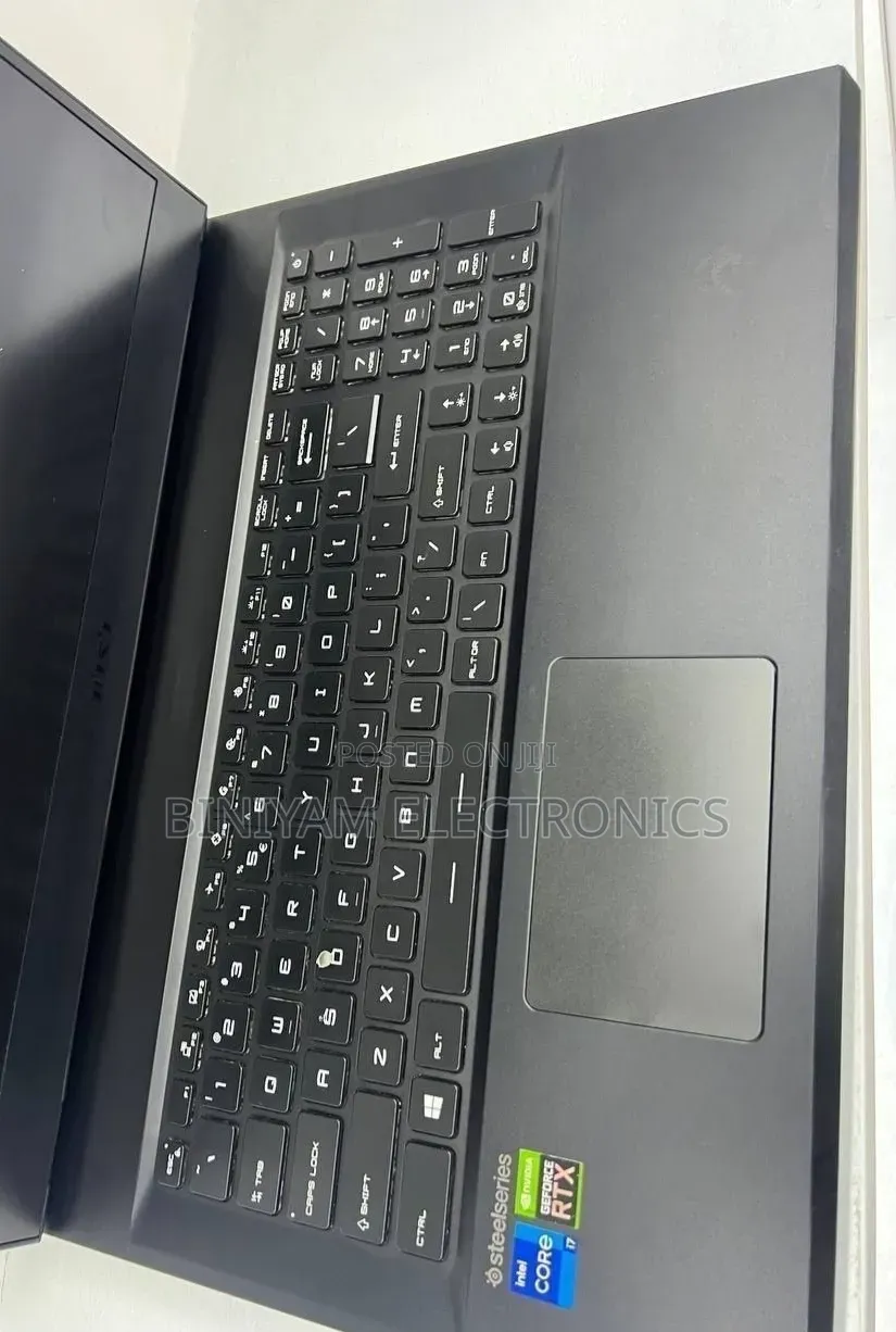 New Laptop MSI GP75 Leopard 16GB Intel Core i7 SSD 512GB