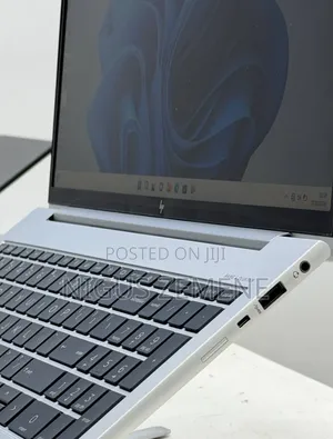 New Laptop HP EliteBook 860 G9 16GB Intel Core i7 SSD 512GB