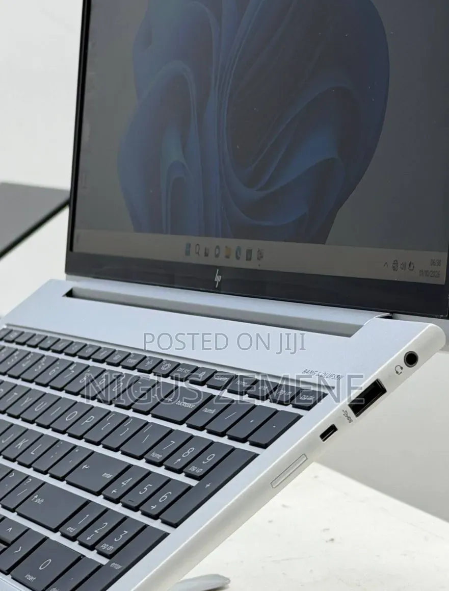 New Laptop HP EliteBook 860 G9 16GB Intel Core i7 SSD 512GB
