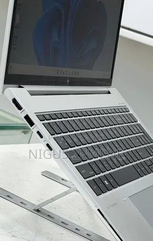 New Laptop HP EliteBook 860 G9 16GB Intel Core i7 SSD 512GB