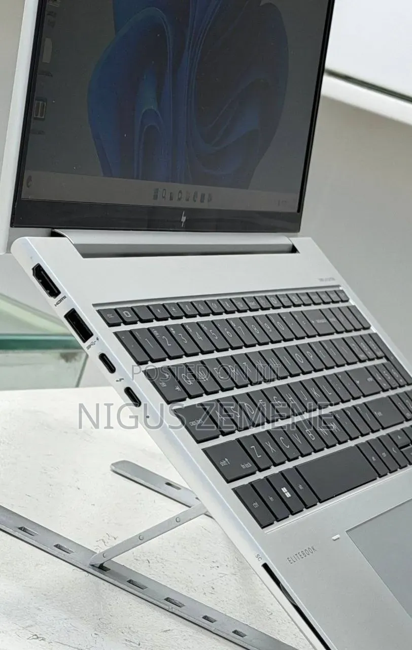 New Laptop HP EliteBook 860 G9 16GB Intel Core i7 SSD 512GB