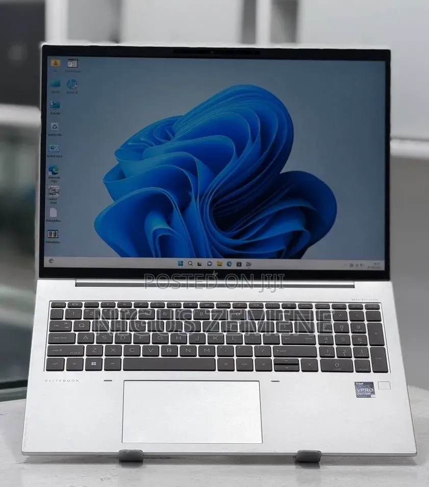 New Laptop HP EliteBook 860 G9 16GB Intel Core i7 SSD 512GB