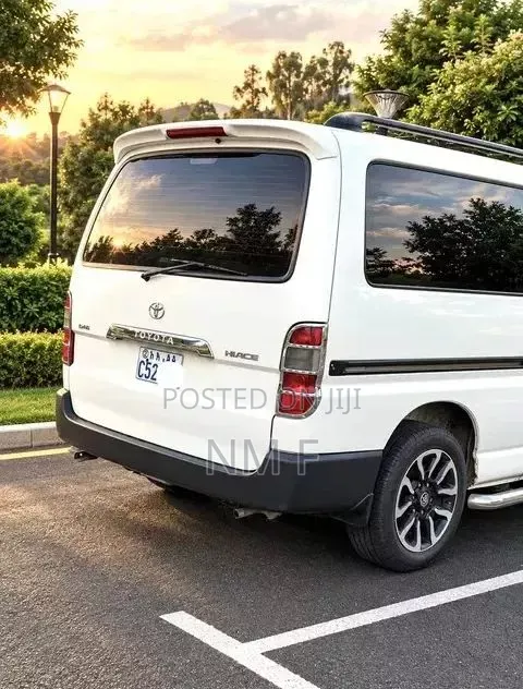 Toyota HiAce 2011 White