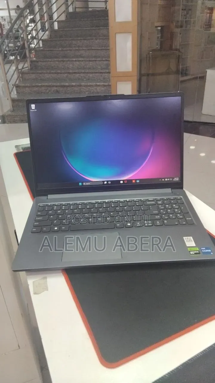 New Laptop Lenovo LOQ 15AHP10 16GB Intel Core i5 SSD 512GB