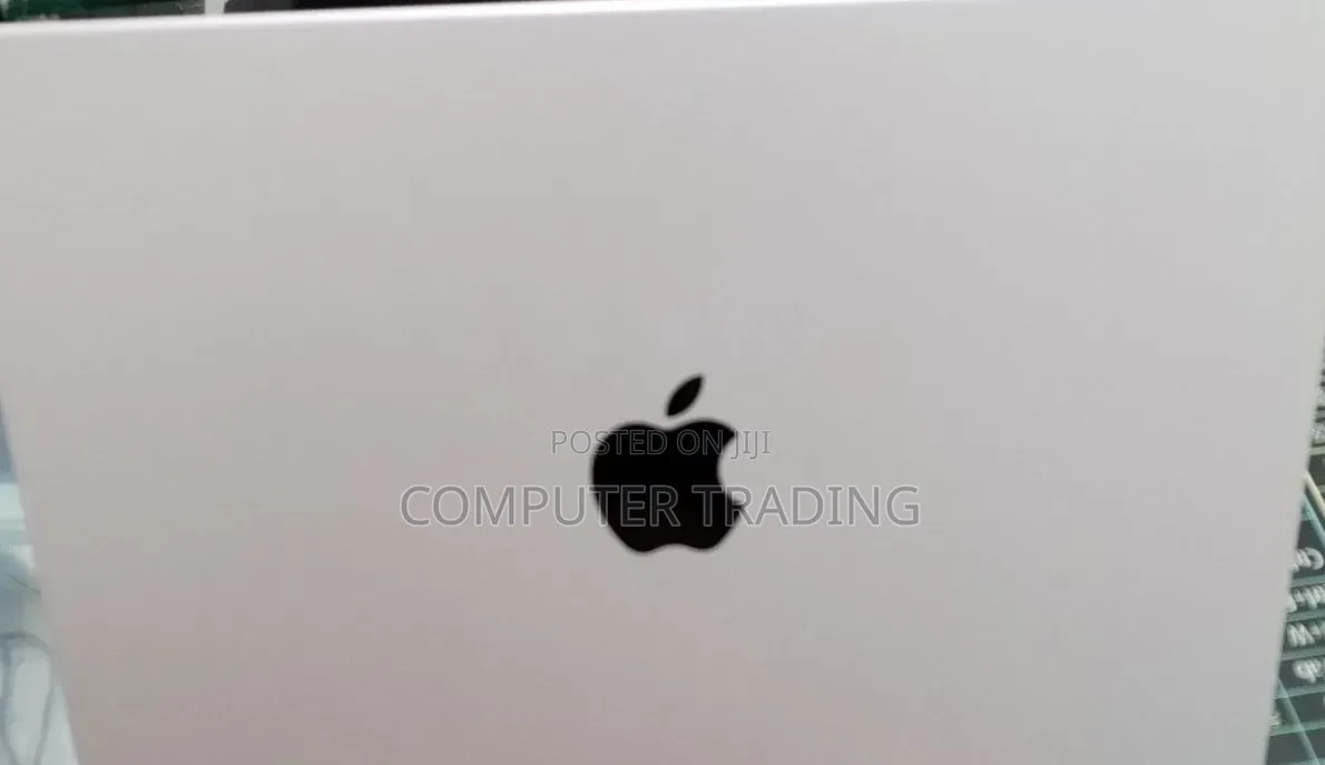 New Laptop Apple MacBook Pro 2025 M5 16GB Intel Core i7 SSD 512GB
