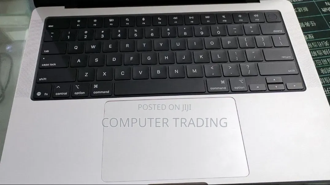 New Laptop Apple MacBook Pro 2025 M5 16GB Intel Core i7 SSD 512GB