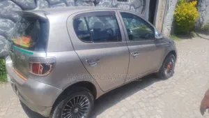 Toyota Vitz 2001 Gold