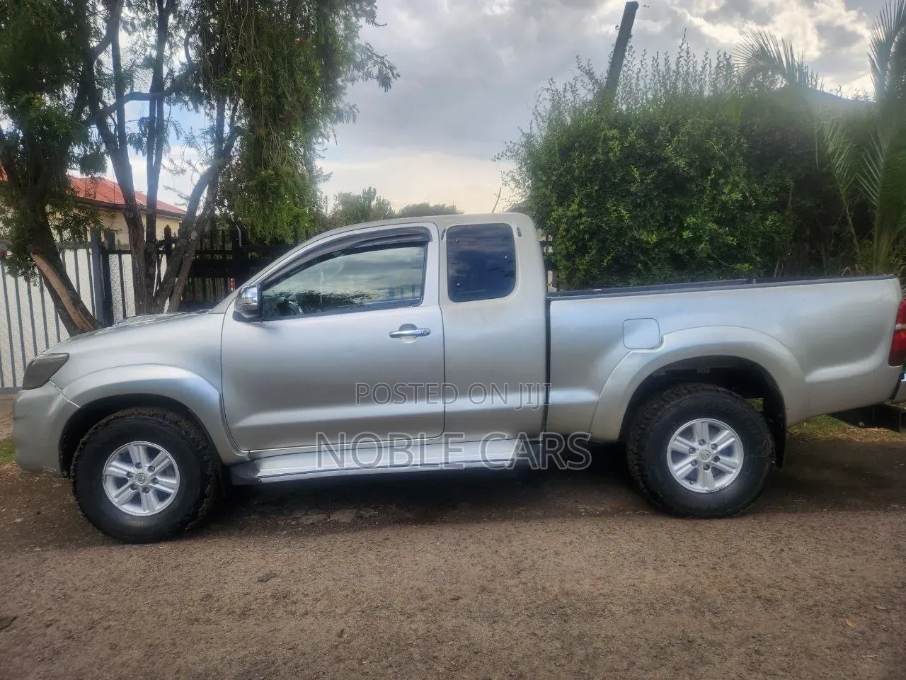 Toyota Hilux 2012 Gold