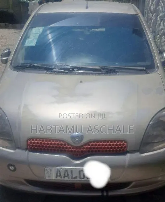 Toyota Vitz 2001 Gold