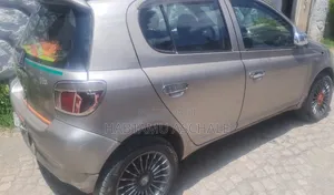 Toyota Vitz 2001 Gold