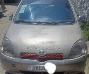 Toyota Vitz 2001 Gold