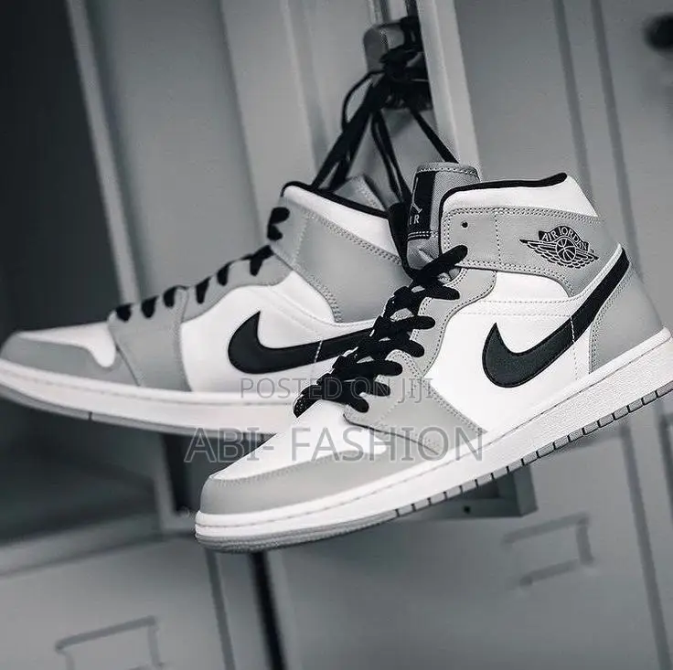 Nike Air Jordan 1 Mid “Light Smoke Grey/White/Black”