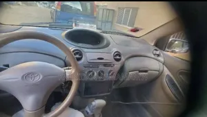 Toyota Platz 2001 Silver