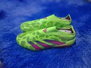 Write a Strong Product Listing to Sell These Football Boots, Here Is