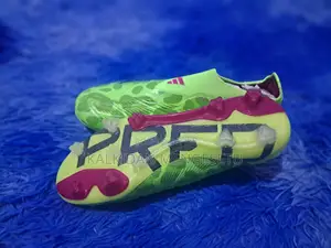 Write a Strong Product Listing to Sell These Football Boots, Here Is