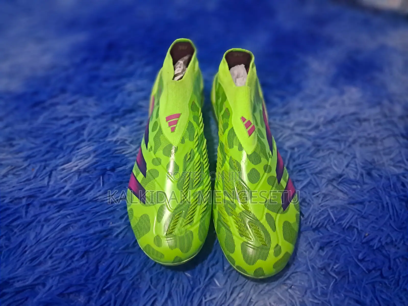 Write a Strong Product Listing to Sell These Football Boots, Here Is