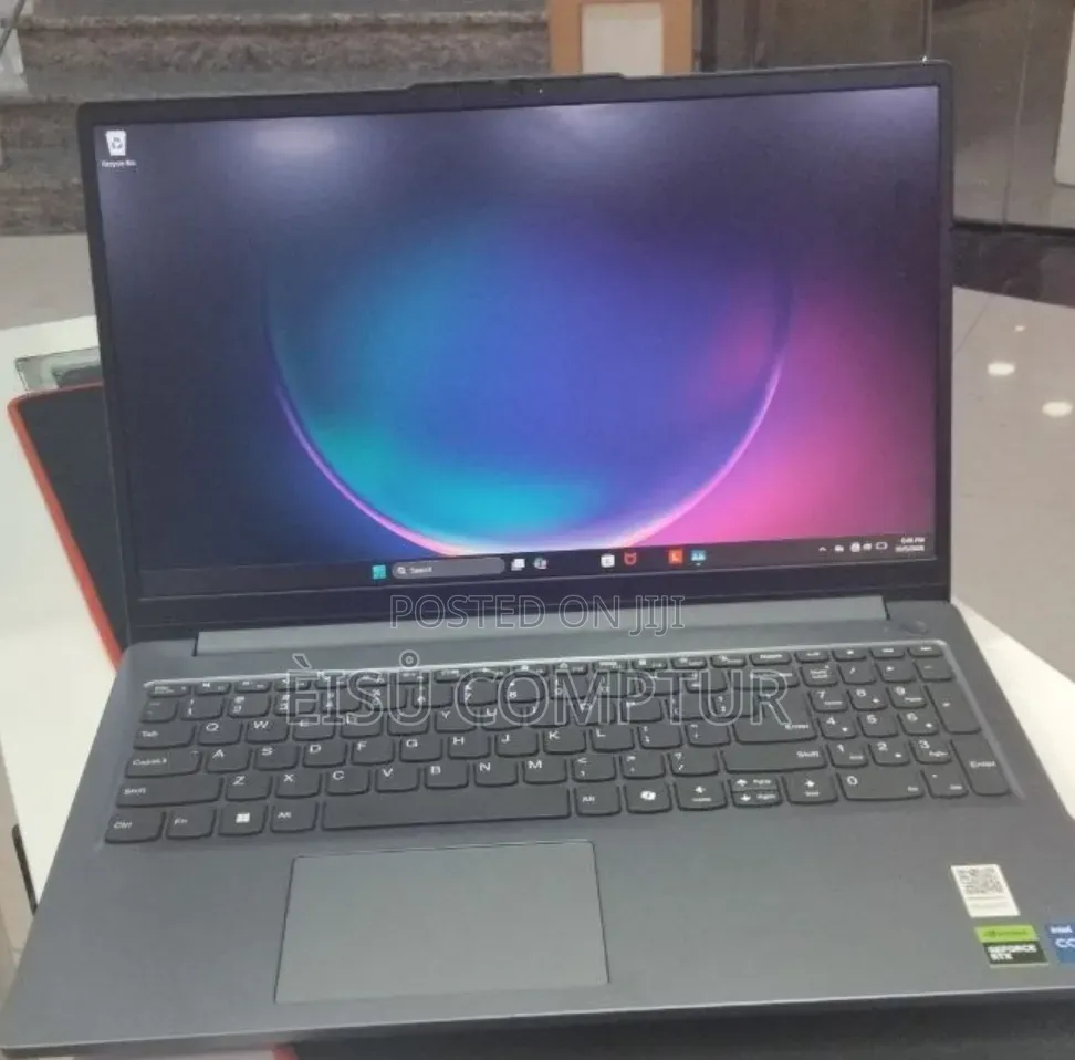 New Laptop Lenovo LOQ 15IRH8 16GB Intel Core i5 SSD 512GB