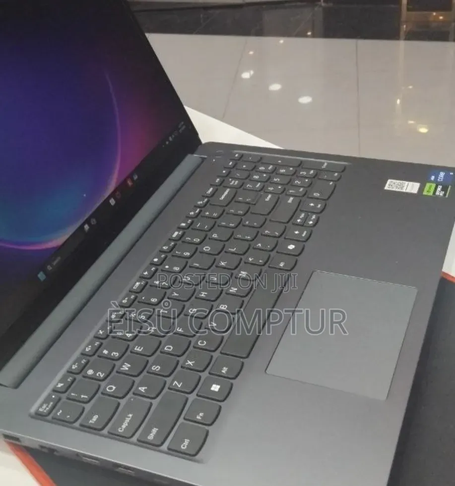 New Laptop Lenovo LOQ 15IRH8 16GB Intel Core i5 SSD 512GB