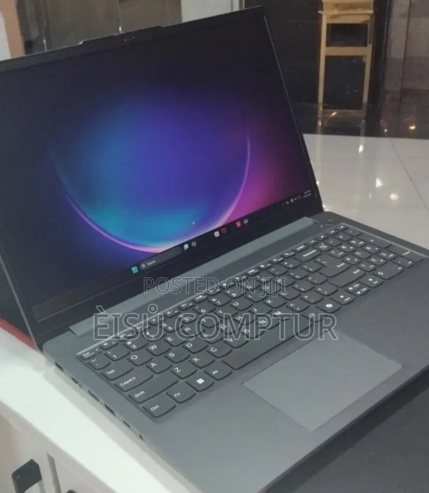 New Laptop Lenovo LOQ 15IRH8 16GB Intel Core i5 SSD 512GB