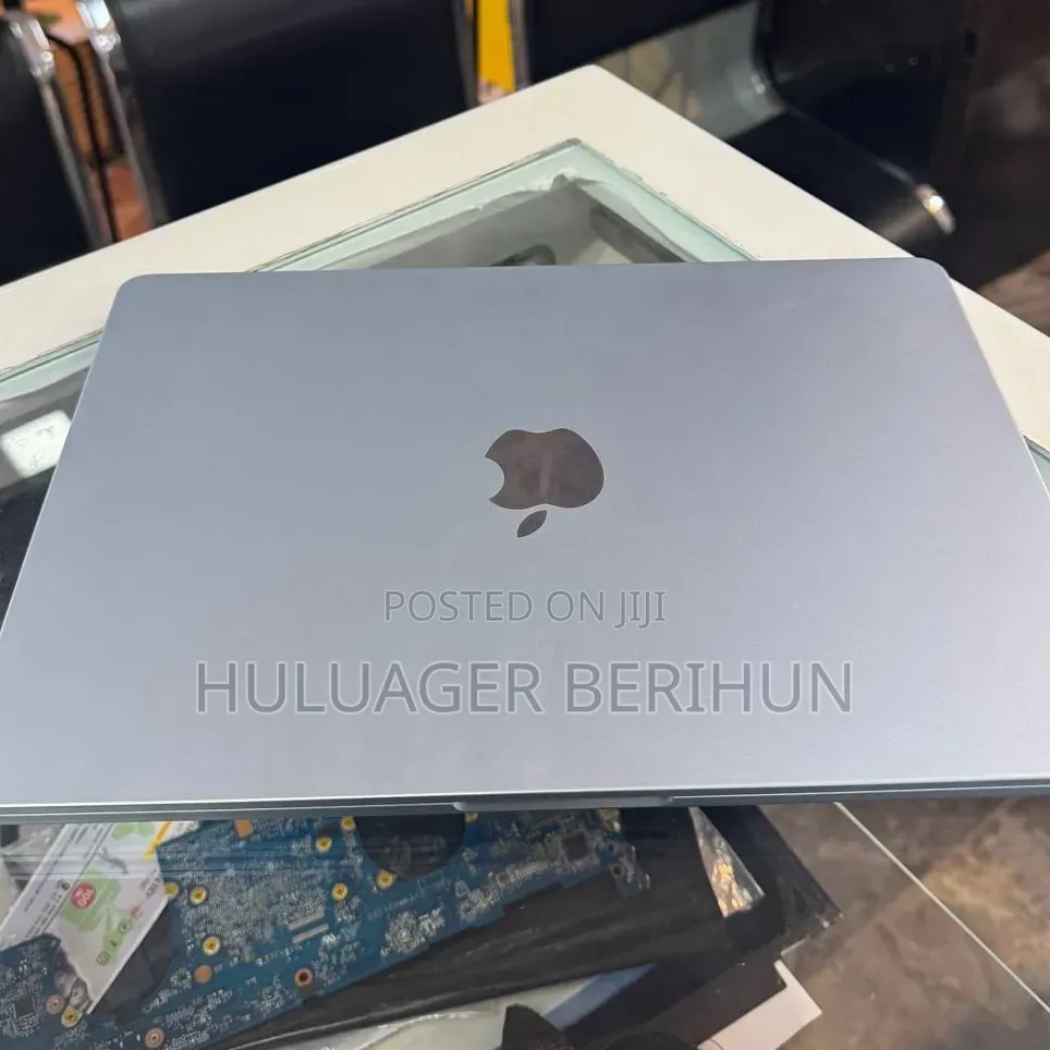 New Laptop Apple MacBook Air 2025 M4 16GB Apple M4 SSD 256GB