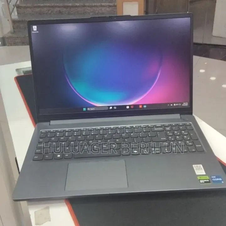 New Laptop Lenovo LOQ 15ARP9 16GB Intel Core i5 SSD 512GB
