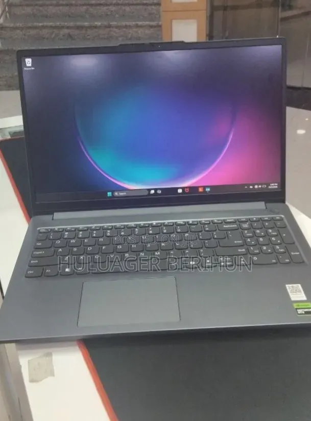 New Laptop Lenovo LOQ 15ARP9 16GB Intel Core i5 SSD 512GB