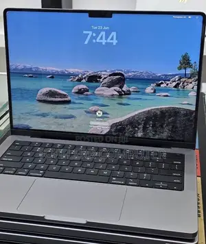 New Laptop Apple MacBook Pro 2021 M1 16GB Apple M1 Pro SSD 512GB