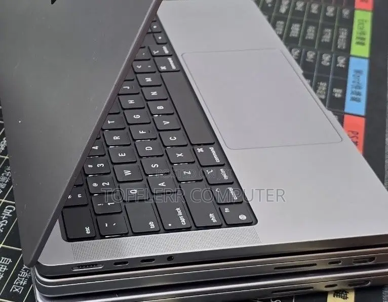New Laptop Apple MacBook Pro 2021 M1 16GB Apple M1 Pro SSD 512GB