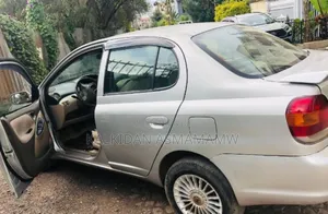 Toyota Platz 2005 Silver