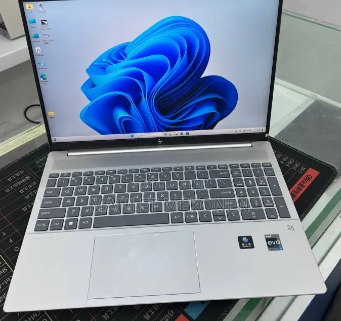 New Laptop HP Pavilion 17 16GB Intel Core i7 SSD 1T