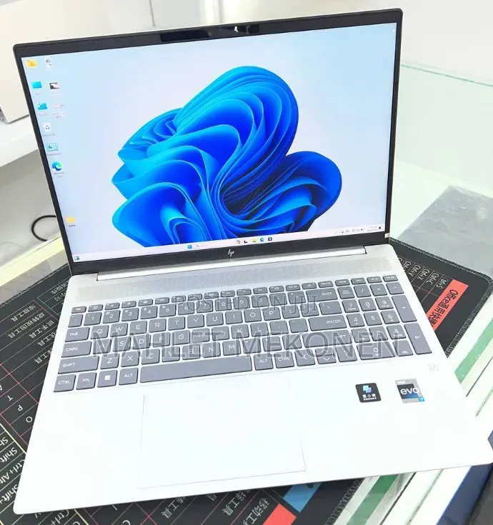 New Laptop HP Pavilion 17 16GB Intel Core i7 SSD 1T