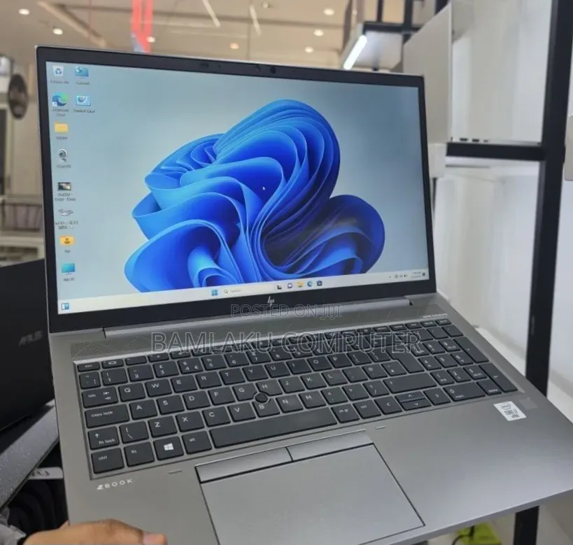 New Laptop HP ZBook Firefly 15 G7 16GB Intel Core i7 SSD 512GB