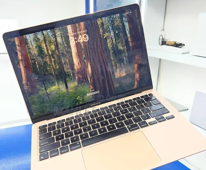 New Laptop Apple MacBook Air 2020 M1 8GB Intel Core i5 SSD 256GB