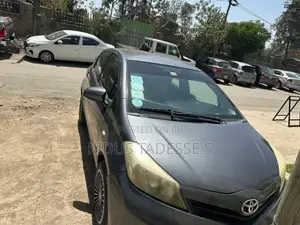 Toyota Yaris 2011 Gray