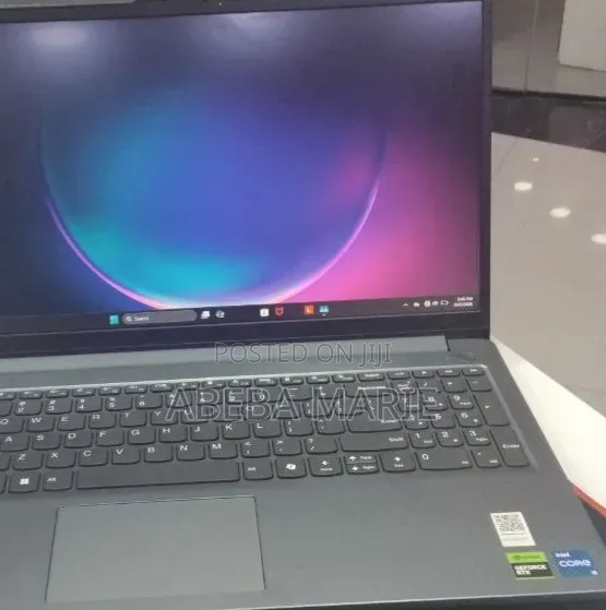 New Laptop Lenovo LOQ 15IRH8 16GB Intel Core i5 SSD 512GB