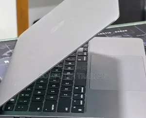 New Laptop Apple MacBook Pro 2022 M2 16GB Intel Core i7 SSD 256GB