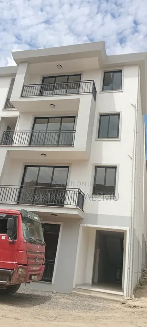 3bdrm Apartment in Metero Eralesteat, Bole for sale