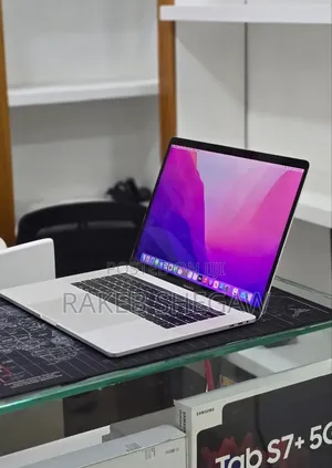 New Laptop Apple MacBook Pro 2017 16GB Intel Core i7 SSD 512GB
