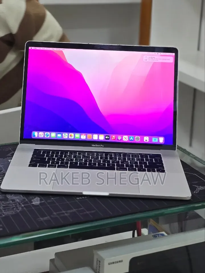 New Laptop Apple MacBook Pro 2017 16GB Intel Core i7 SSD 512GB
