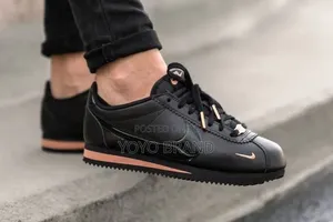 Nike Classic Cortez Black / Rose Gol Unisex Sneaker