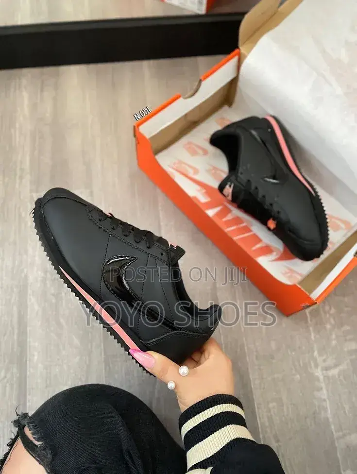 Nike Classic Cortez Black / Rose Gol Unisex Sneaker