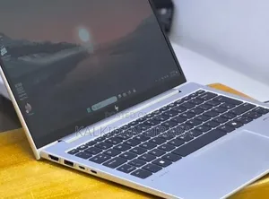 New Laptop HP Elitebook 830 G11 16GB Intel Core i7 SSD 512GB