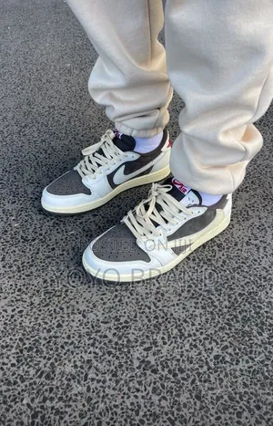 Travis Scott X Air Jordan 1 Low OG 'Reverse Mocha' Unisex Sneaker Shoe