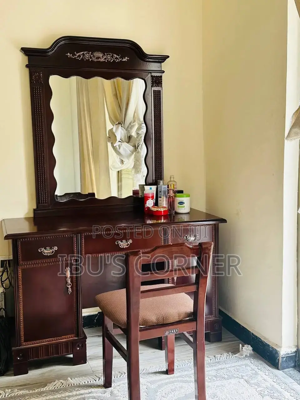 A Dressing Table (Or a Vanity)የመስታወት ጠረጴዛ (Yesetawot Terepeza),