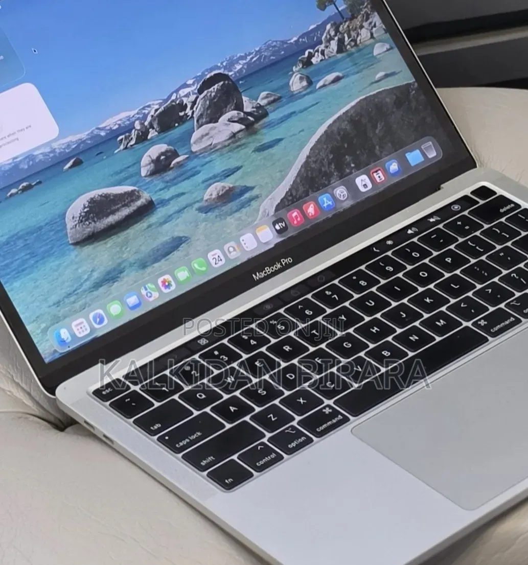 New Laptop Apple MacBook Pro 2020 32GB Intel Core i7 SSD 512GB