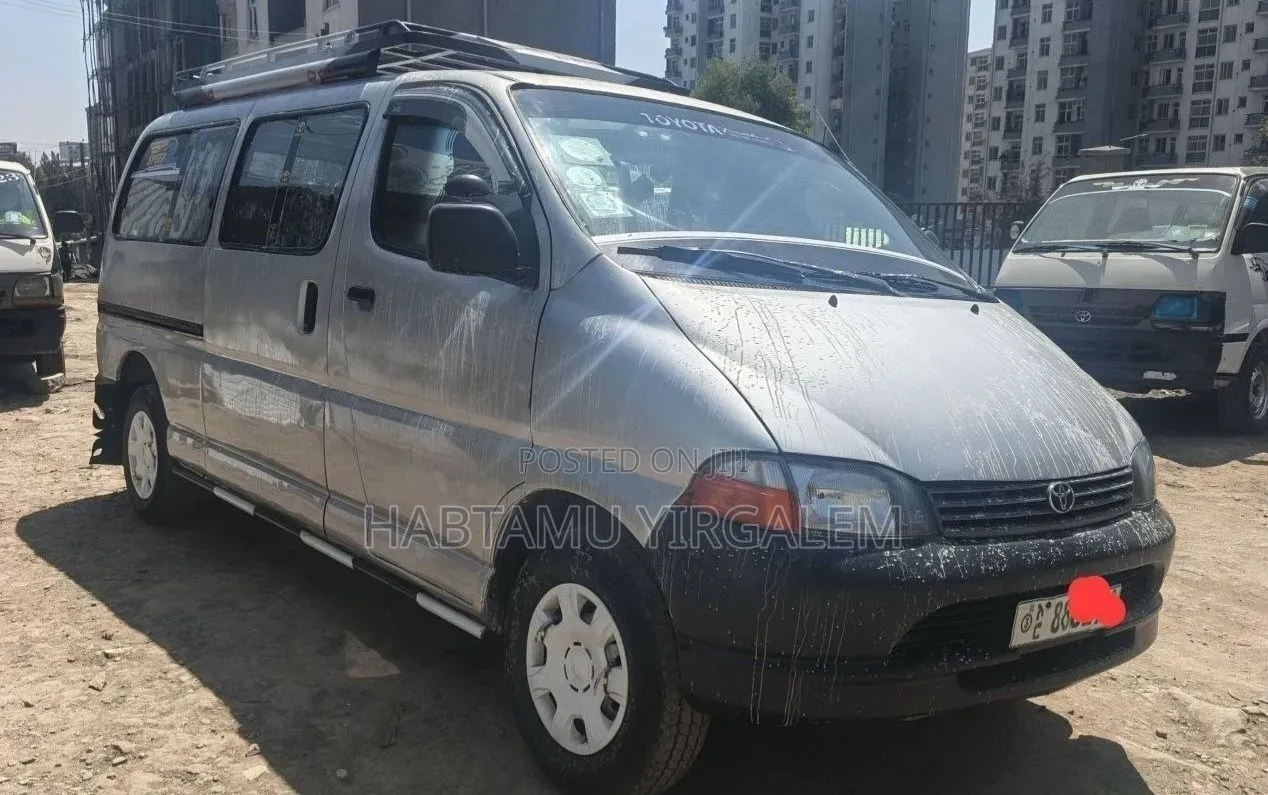 Toyota HiAce 2002 Silver